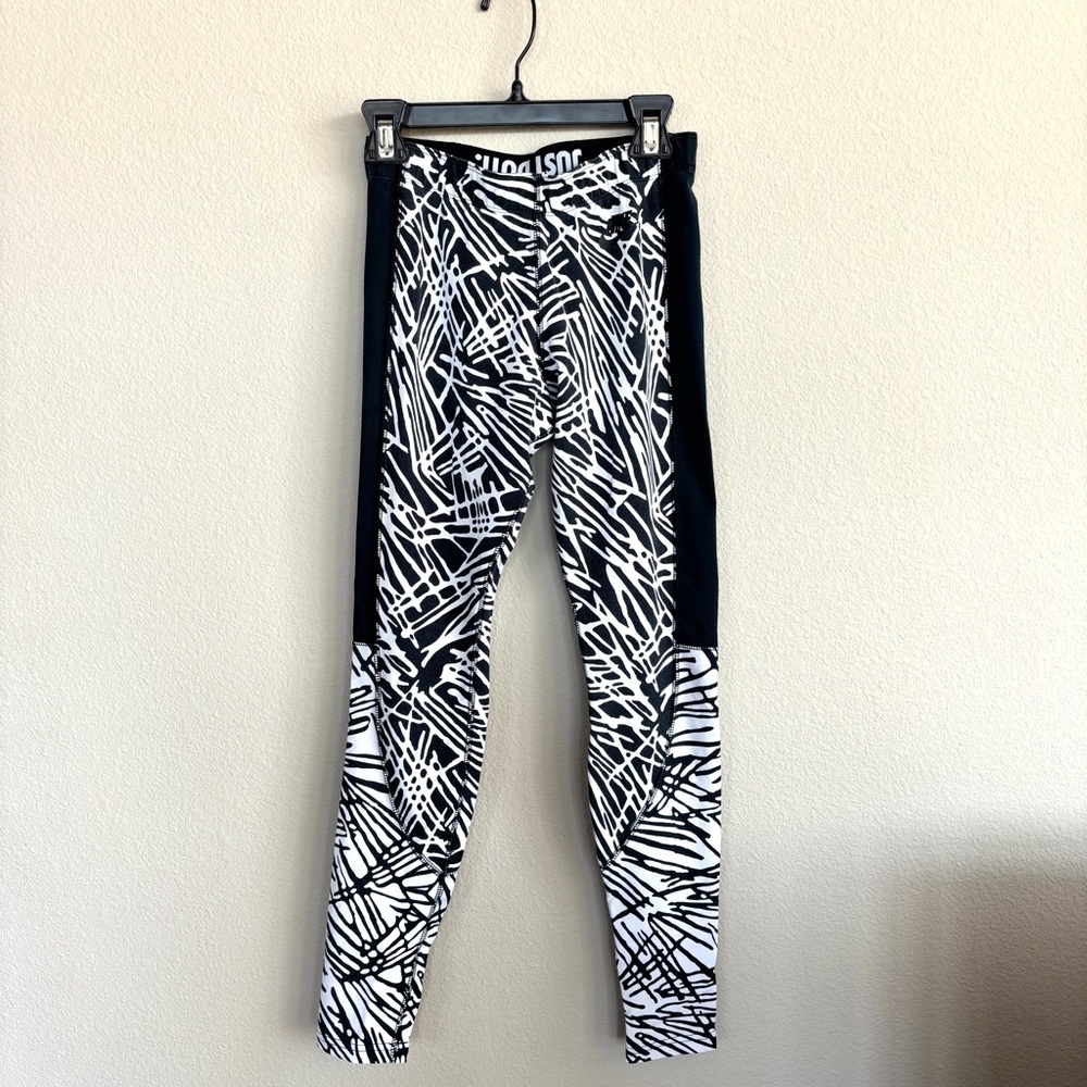 Nike Women's Size Small Black and White Printed Leggings